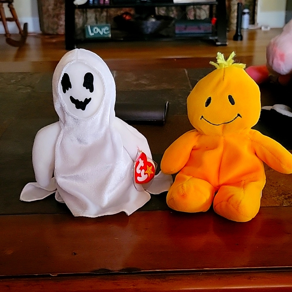 Two Halloween beanie babies. Onw has original tag. Perfect condition